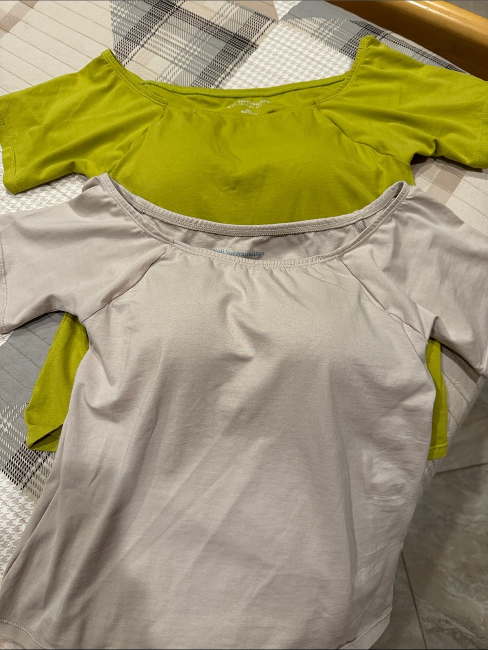 Soft Surroundings Short Sleeve Scoop Neck Top with Built in bra  in Lime and Tan